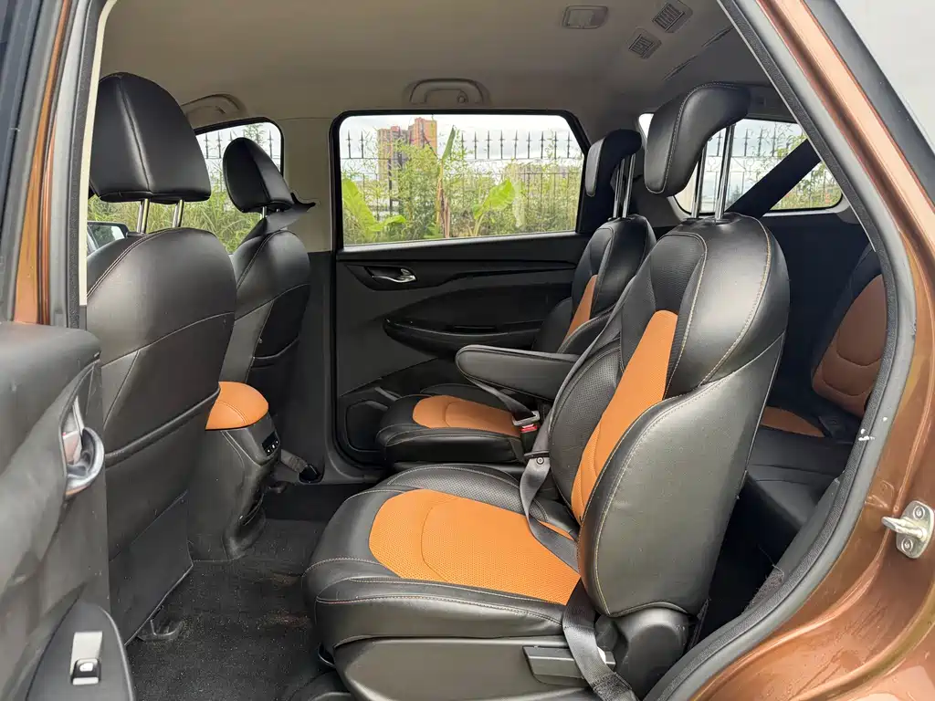 Wuling Hongguang S3 — миниатюра 9