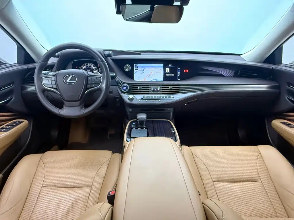 Lexus LS — миниатюра 7