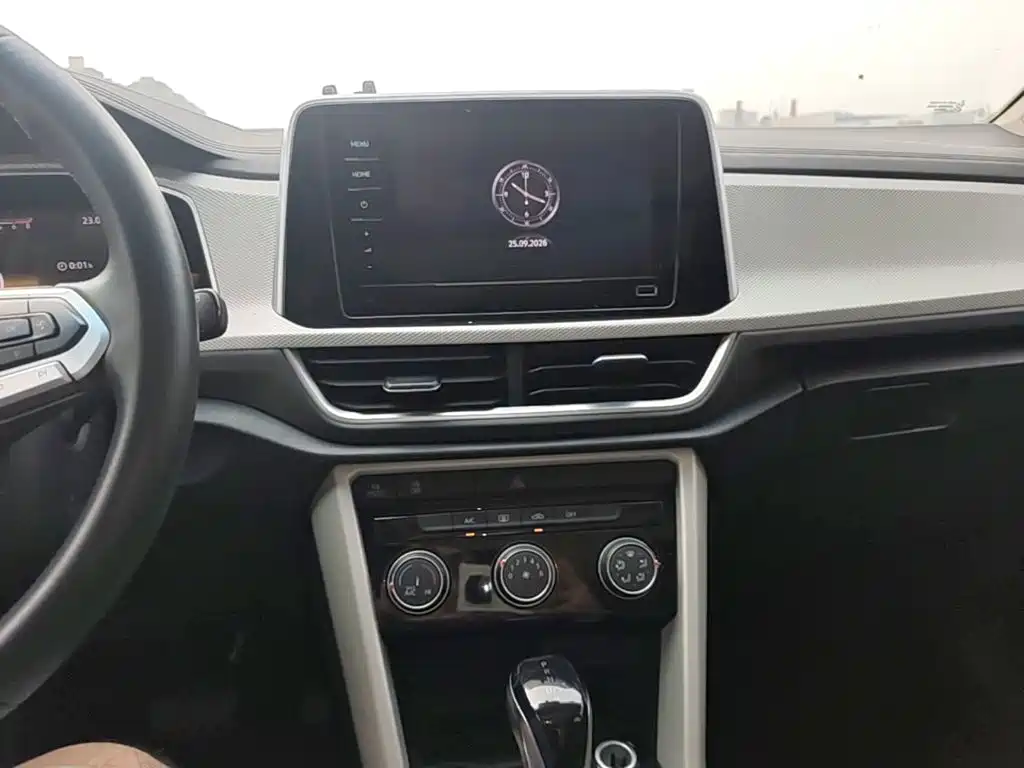 Volkswagen T-Roc — миниатюра 13