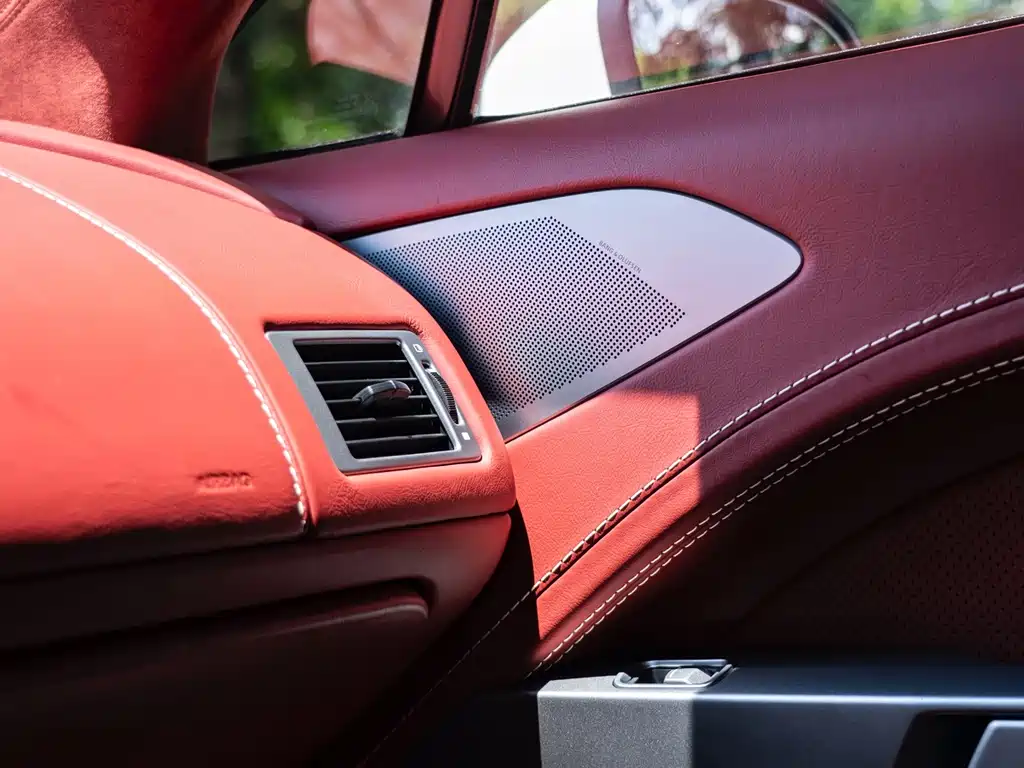 Aston Martin Rapide — миниатюра 8