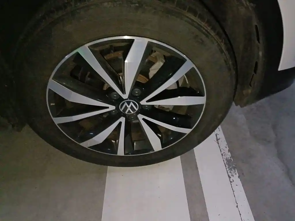 Volkswagen T-Roc — миниатюра 8