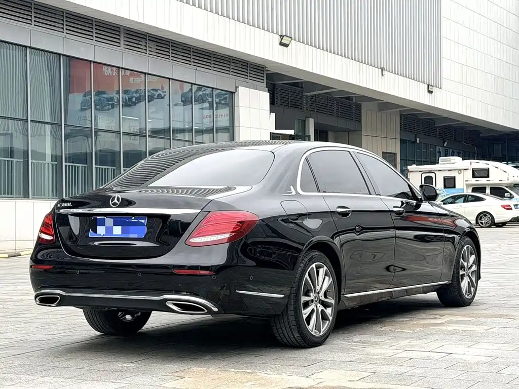 Mercedes-Benz E-Class — миниатюра 15