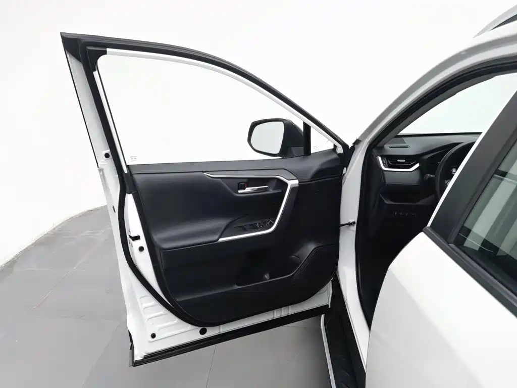 Toyota RAV4 — миниатюра 8