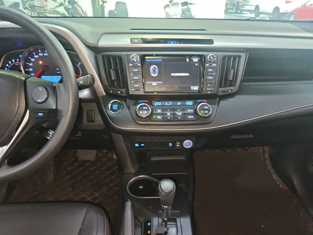 Toyota RAV4 — миниатюра 13
