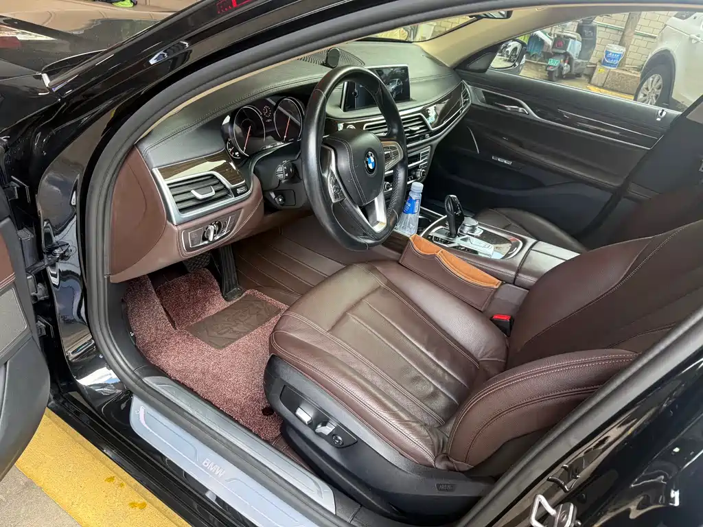 BMW 7 Series — миниатюра 3