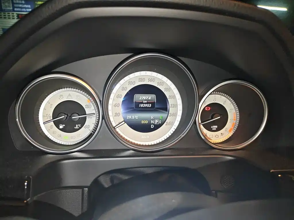 Mercedes-Benz E-Class — миниатюра 12