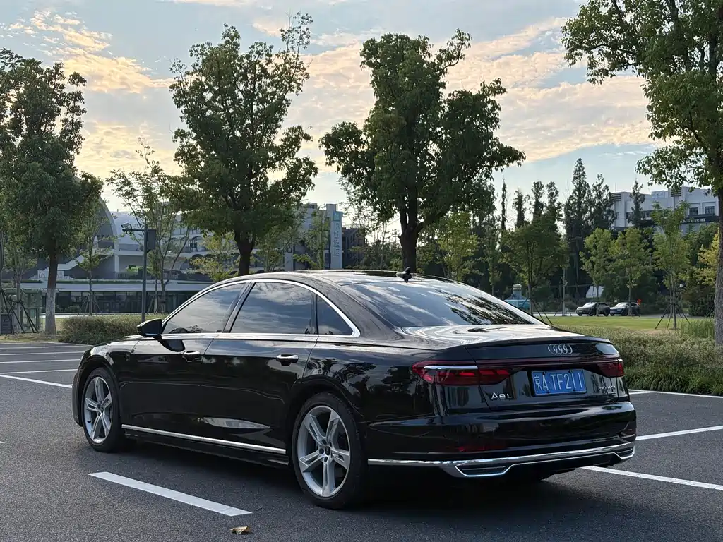 Audi A8 — миниатюра 6