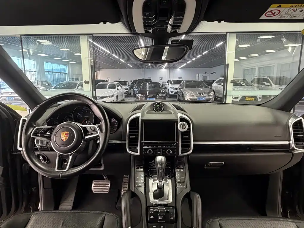 Porsche Cayenne — миниатюра 10