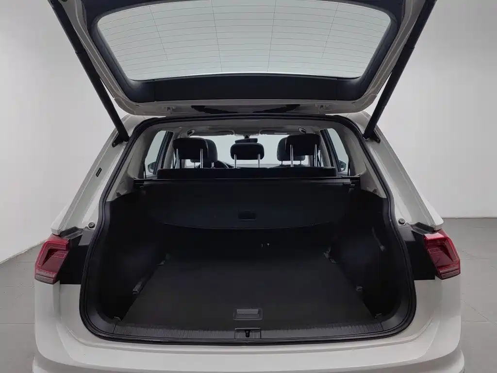Volkswagen Tiguan L — миниатюра 16