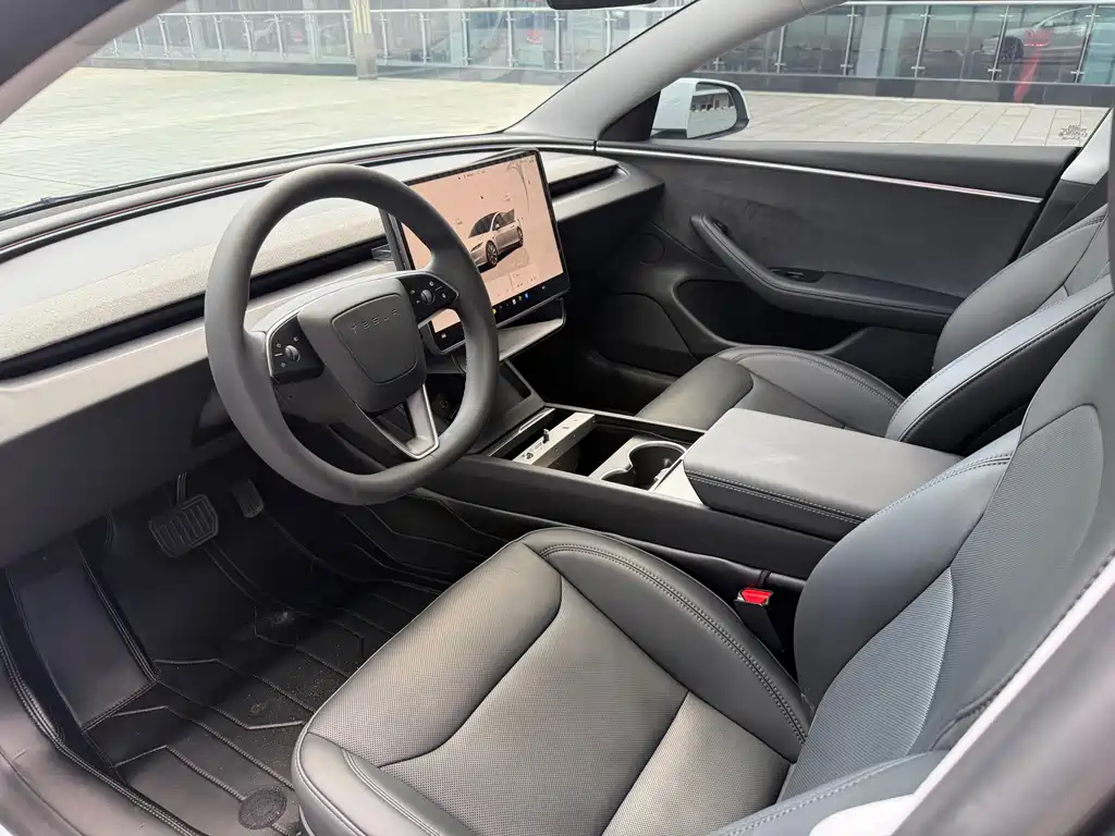 Tesla Model 3 — миниатюра 9