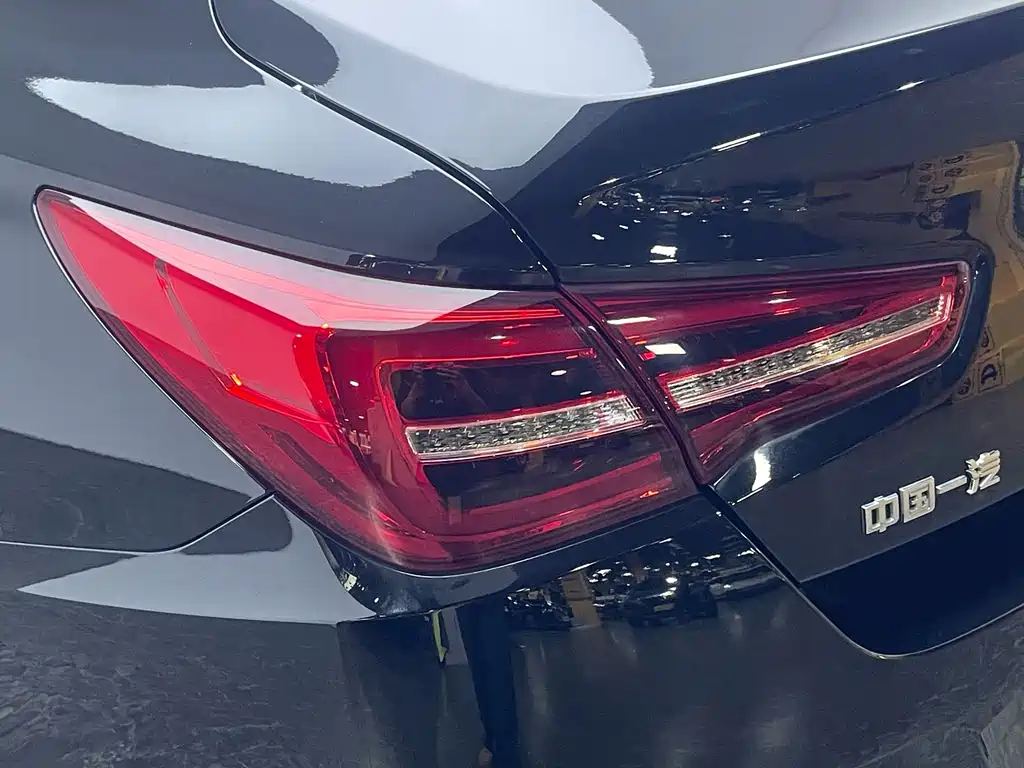 Hongqi Hongqi H5 — миниатюра 10