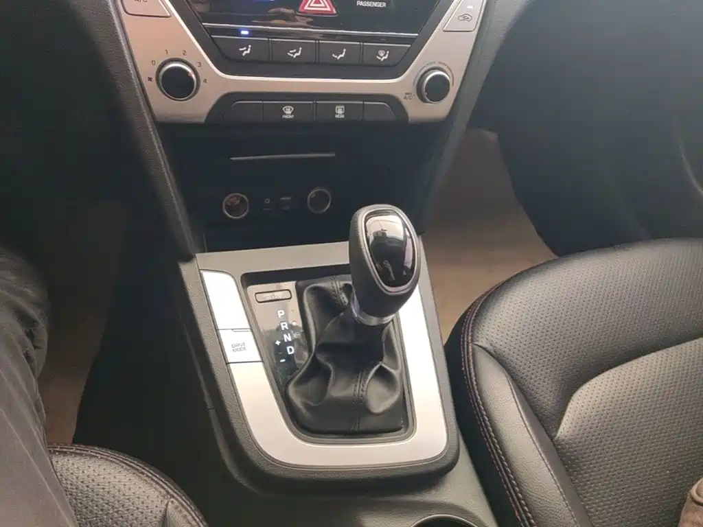 Hyundai Elantra — миниатюра 14
