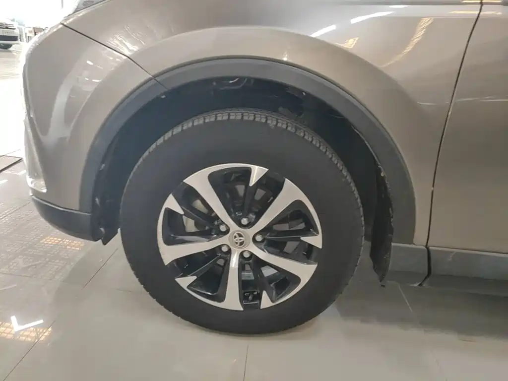 Toyota RAV4 — миниатюра 23