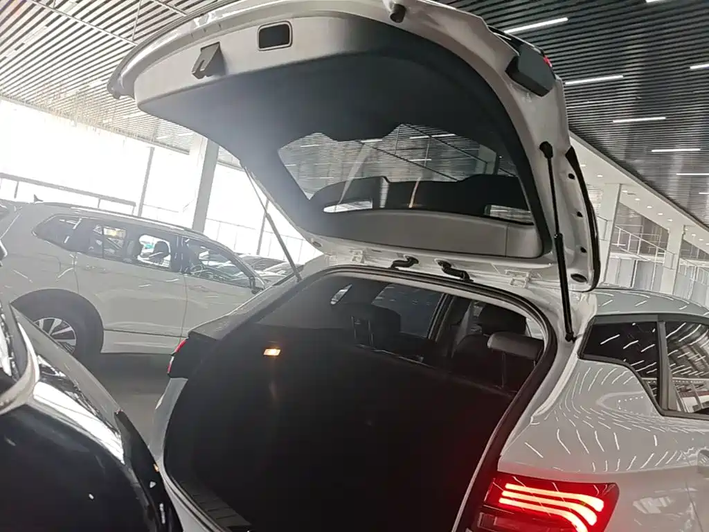 Geely Binyue — миниатюра 19