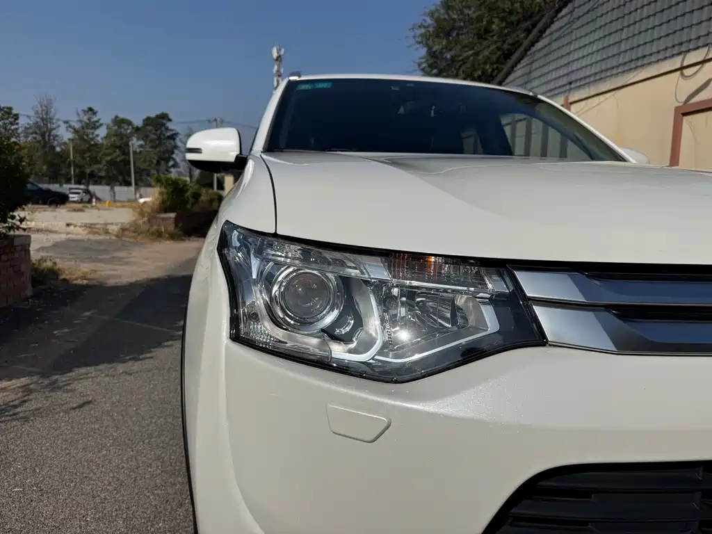 Mitsubishi Outlander (Import) — миниатюра 24