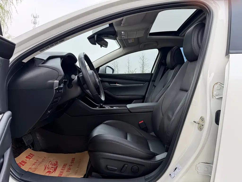 Mazda Mazda3 3 2023 2.0L AT
