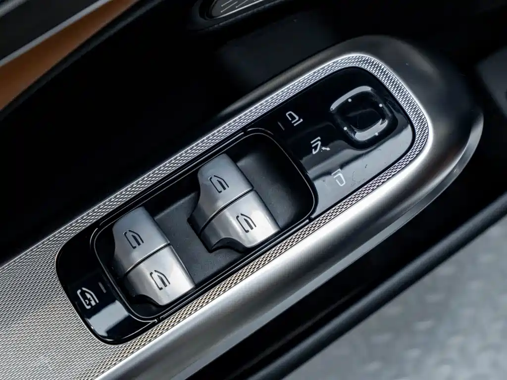 Mercedes-Benz E-Class — миниатюра 23