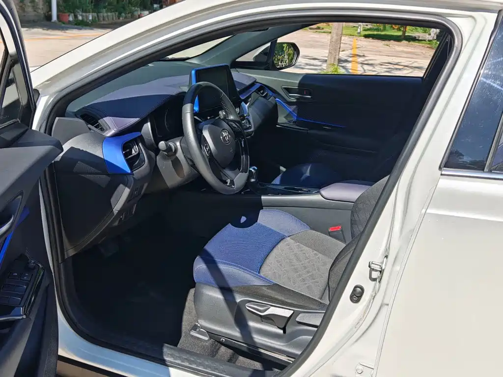 Toyota C-HR — миниатюра 11