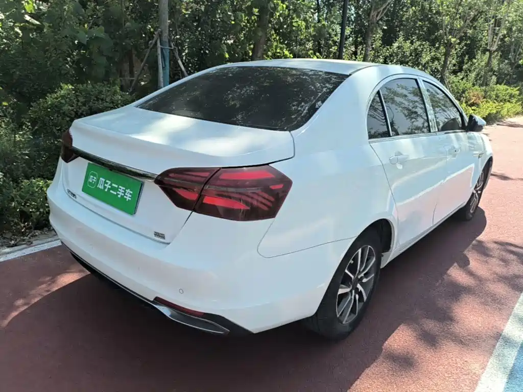 Geely Emgrand — миниатюра 7