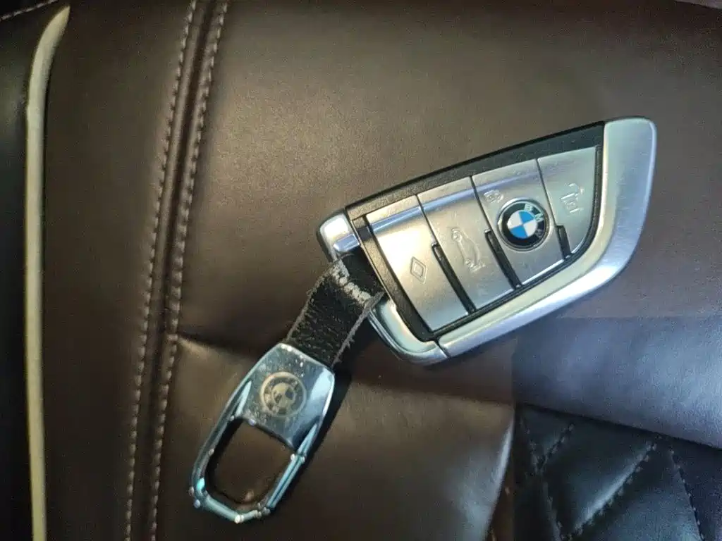 BMW 5 Series — миниатюра 12