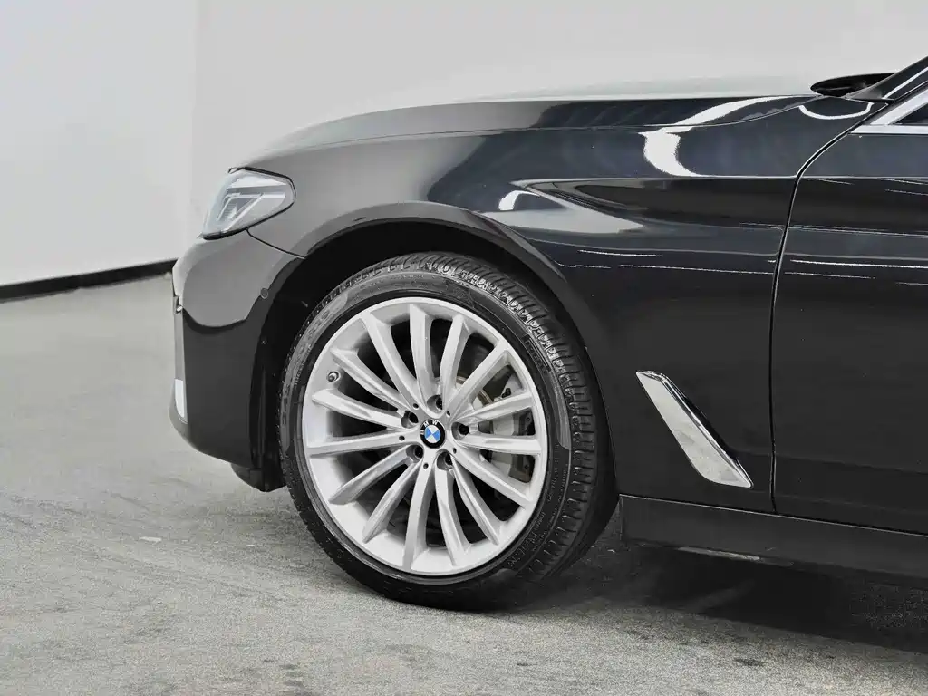 BMW 5 Series — миниатюра 25