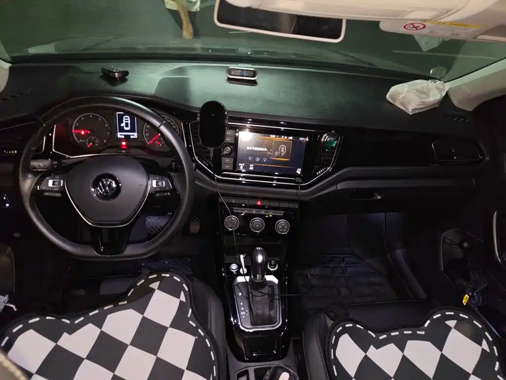 Volkswagen T-Roc — миниатюра 10