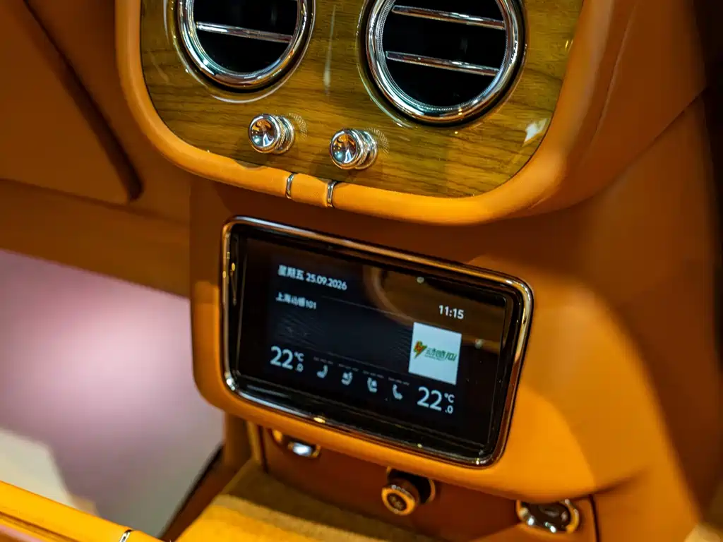 Bentley Bentayga — миниатюра 22