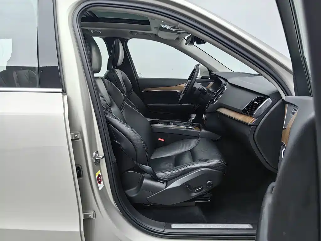Volvo XC90 — миниатюра 23