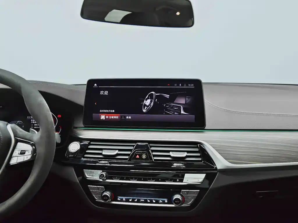BMW 5 Series — миниатюра 32