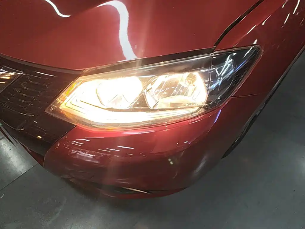 Nissan Tiida — миниатюра 24