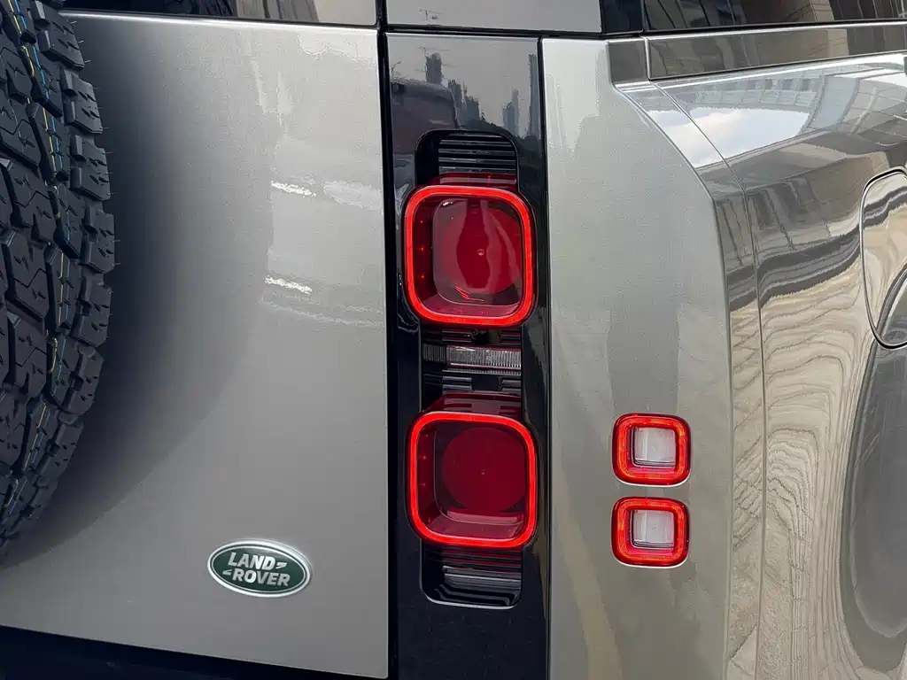 Land Rover Defender — миниатюра 29