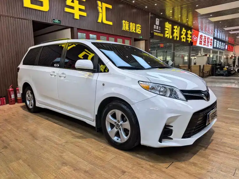 Toyota Sienna — миниатюра 3