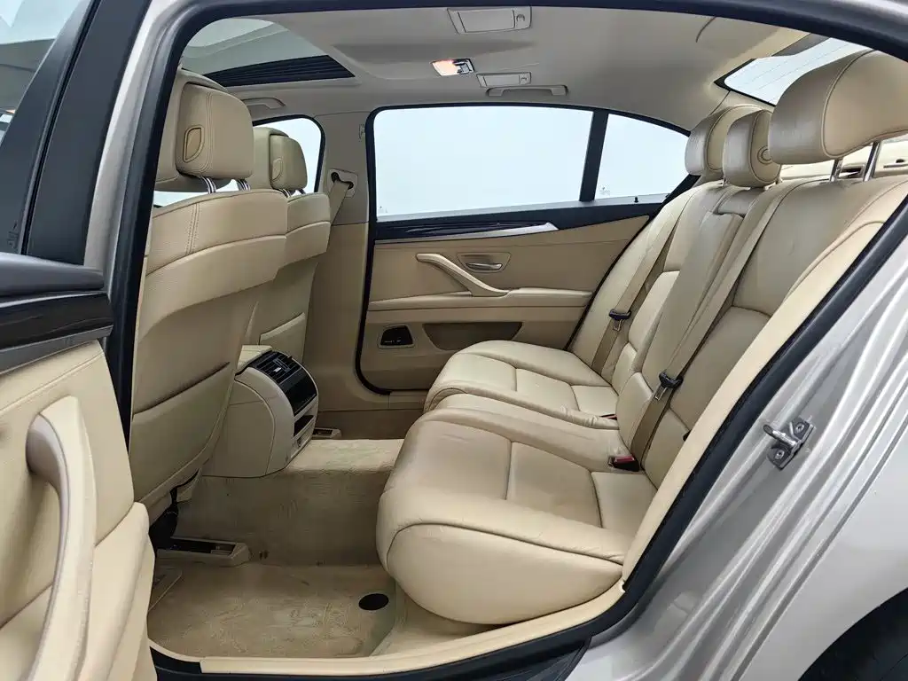 BMW 5 Series — миниатюра 15
