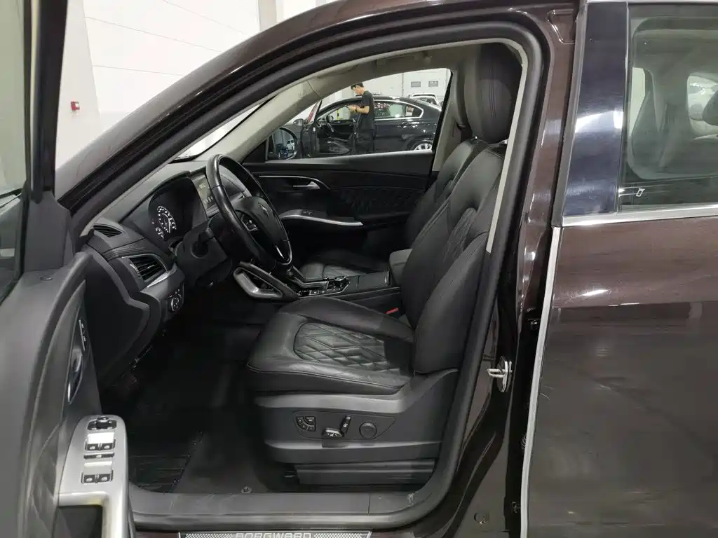 Borgward BX7 — миниатюра 10