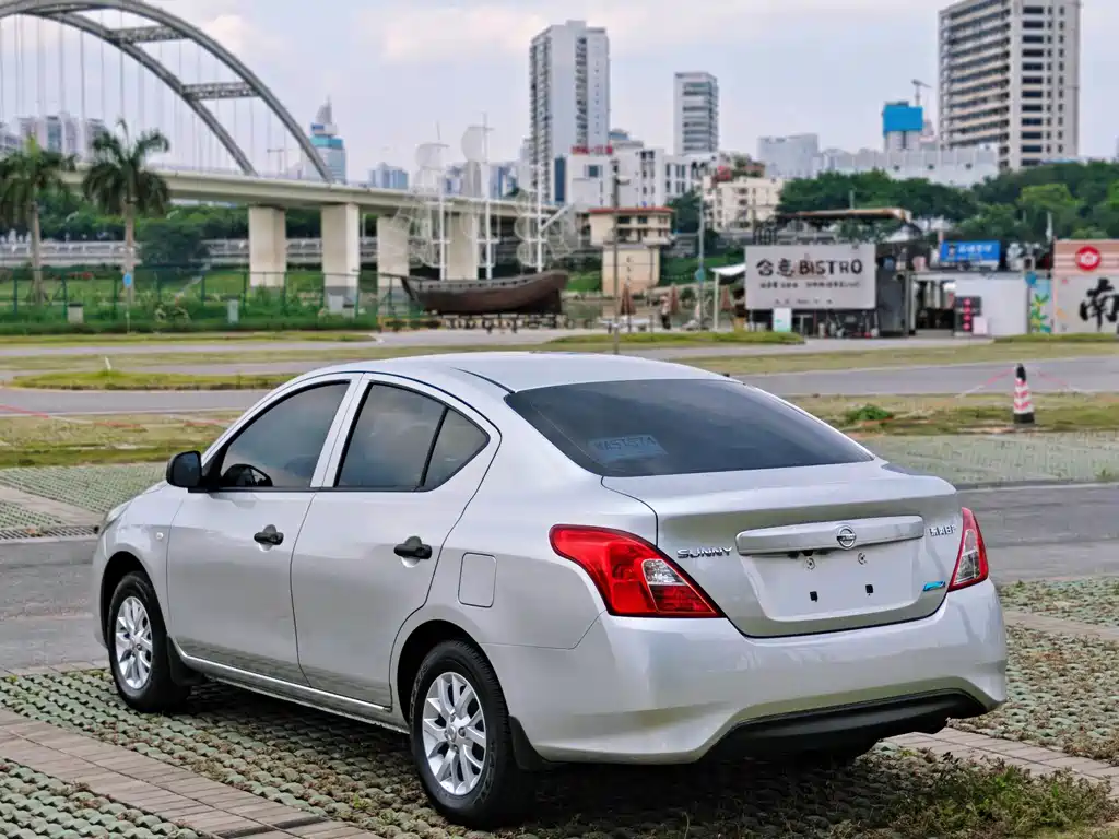 Nissan Sunny — миниатюра 4