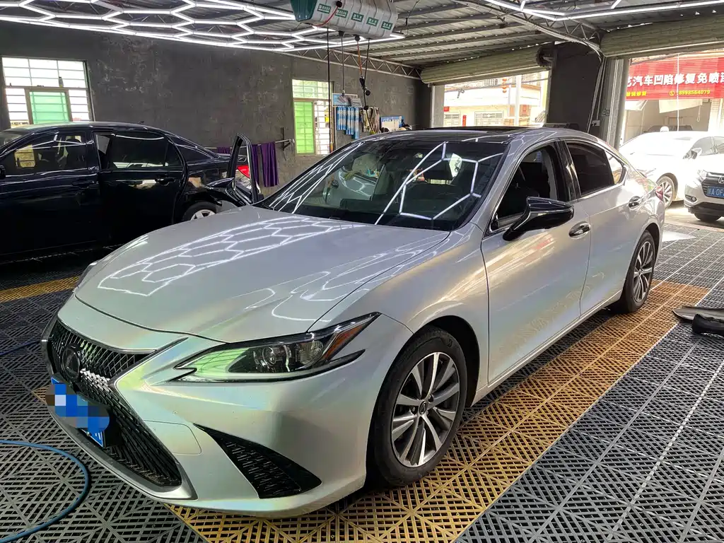 Lexus ES 2019