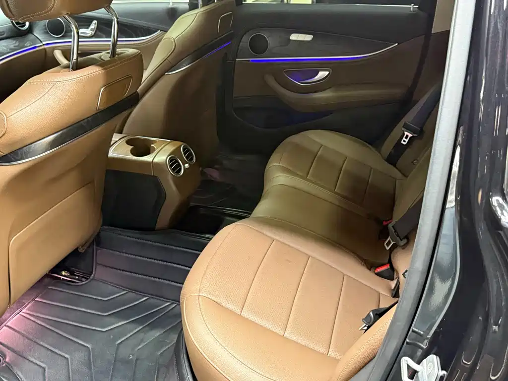Mercedes-Benz E-Class — миниатюра 11