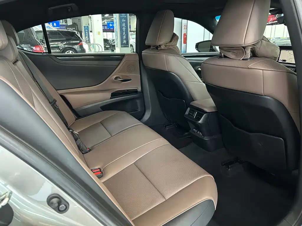 Lexus ES — миниатюра 11