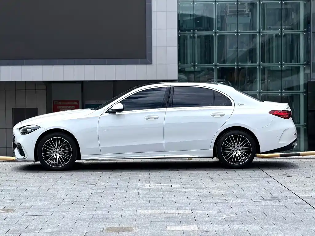 Mercedes-Benz C-Class — миниатюра 3