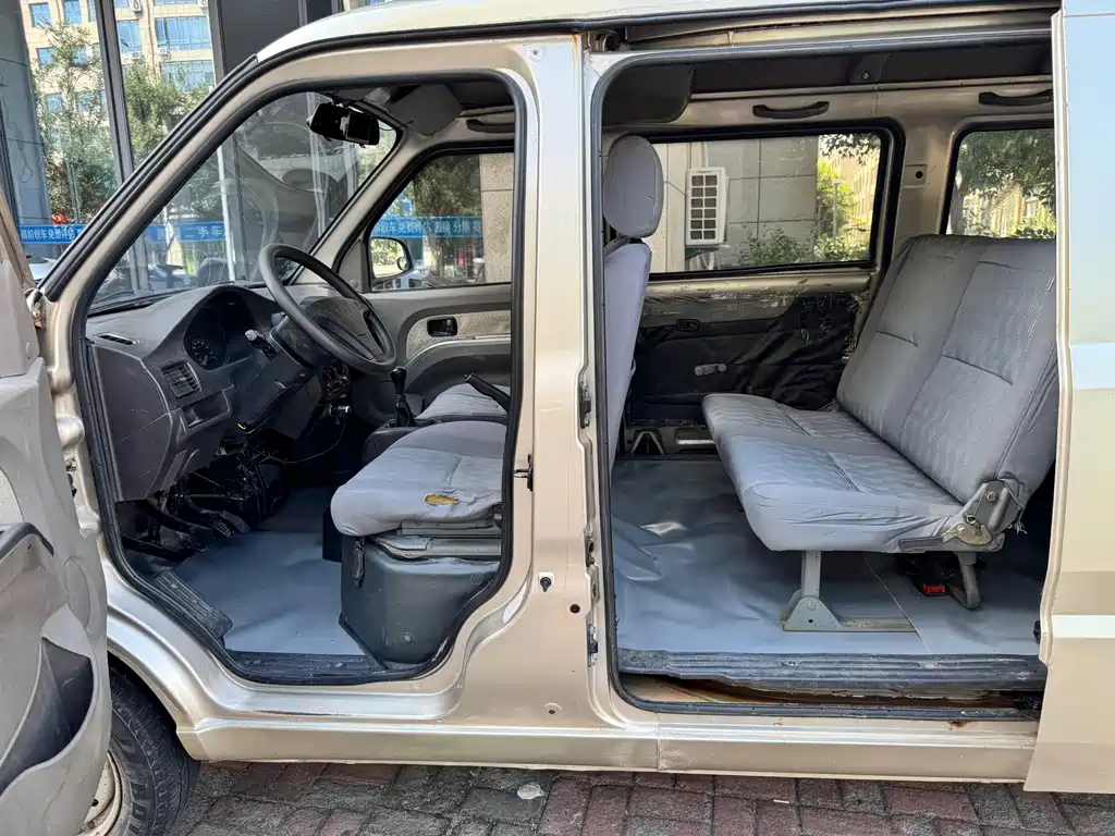 Wuling Rongguang — миниатюра 12