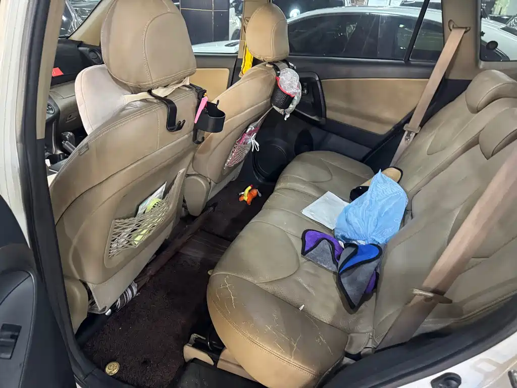 Toyota RAV4 2011 2.4L AT