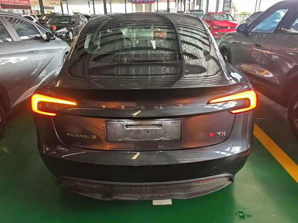 Tesla Model 3 — миниатюра 6