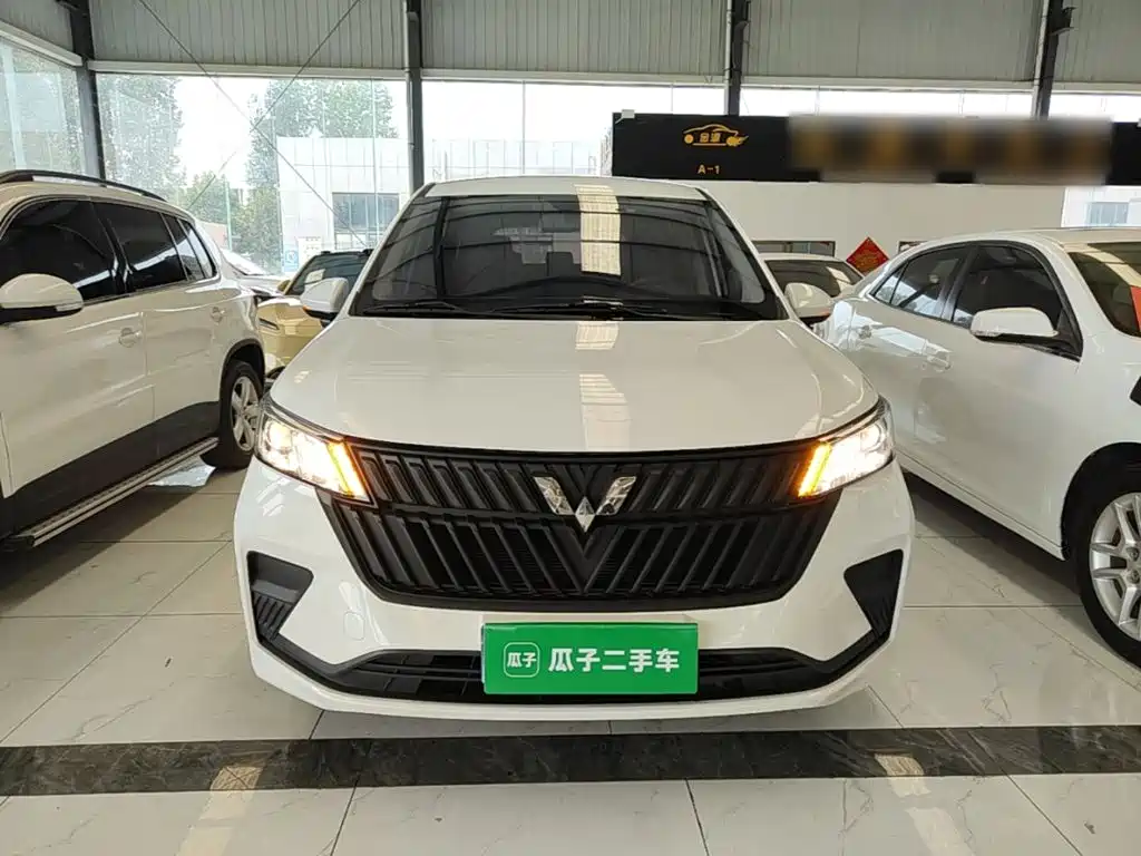 Wuling Jiachen — миниатюра 3