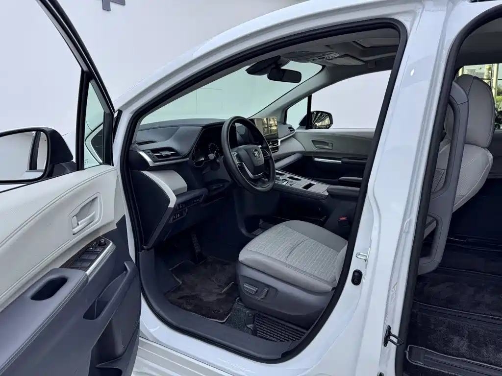 Toyota Sienna 2024 2.5L Comfort