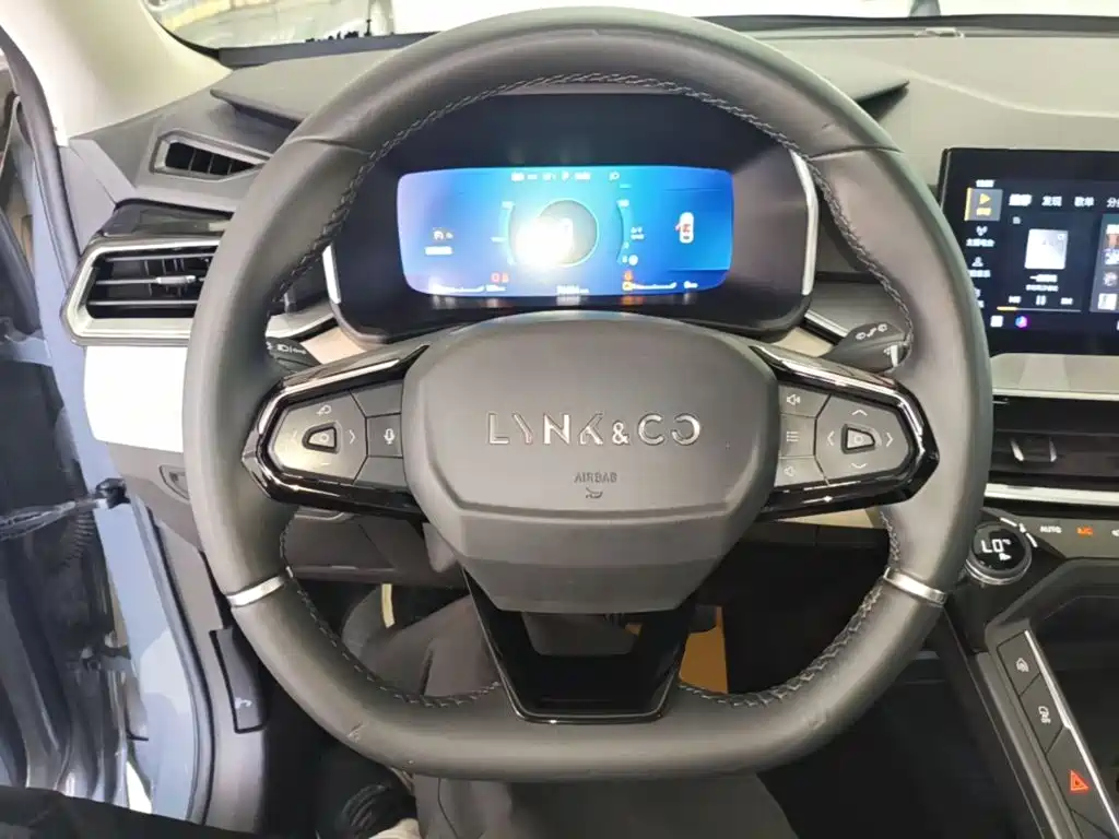 Lynk & Co 06 EM-P — миниатюра 11