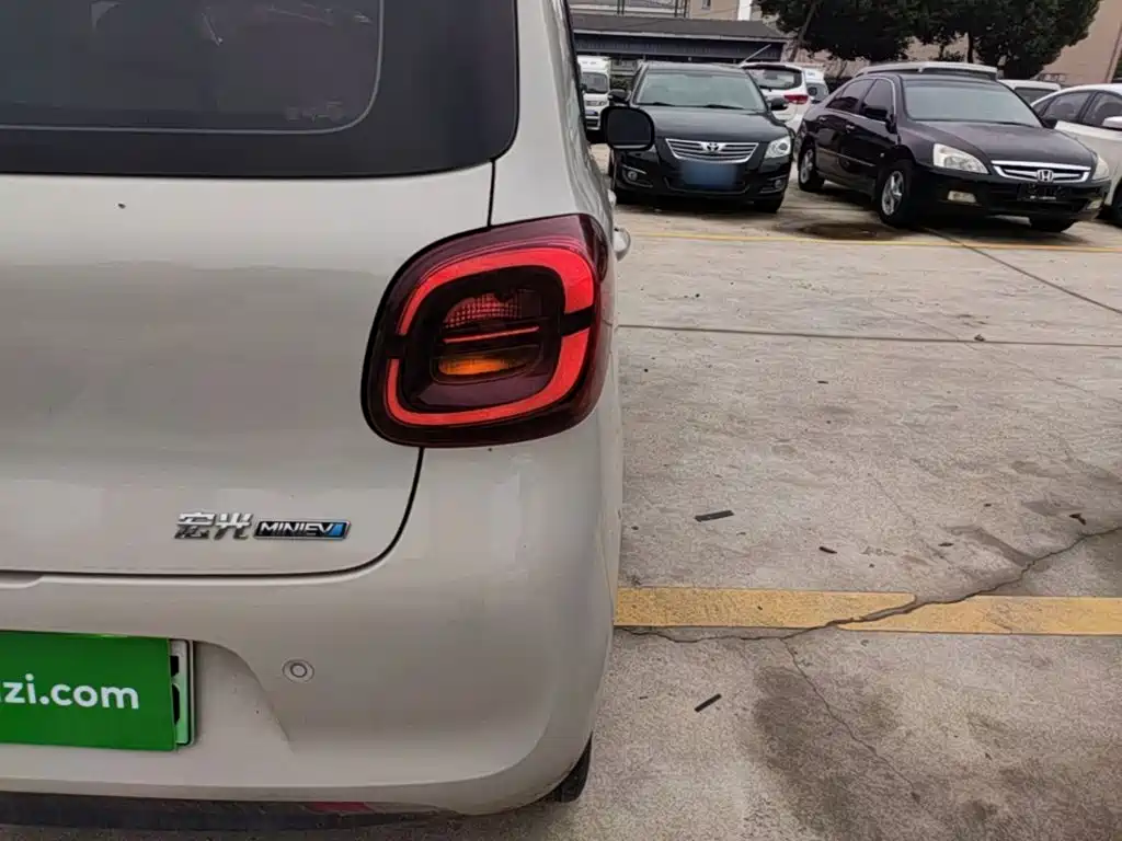 Wuling MINIEV — миниатюра 8