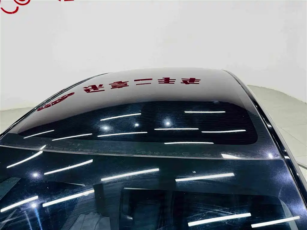 Tesla Model Y — миниатюра 11