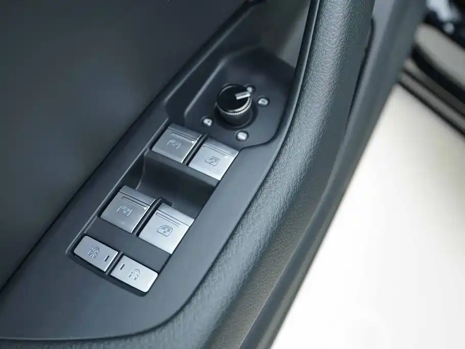 Audi A6L — миниатюра 10