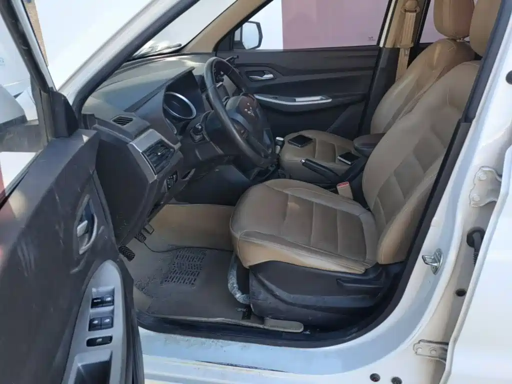 Wuling Hongguang — миниатюра 12