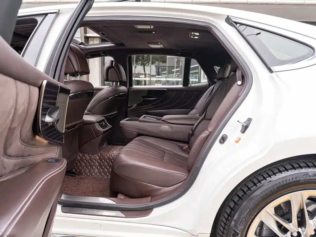 Lexus LS — миниатюра 10